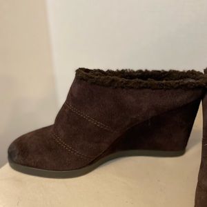 Tahari Brown Suede Wedges NWOT